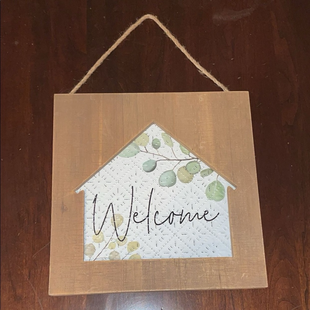 “Welcome” Wall Decor